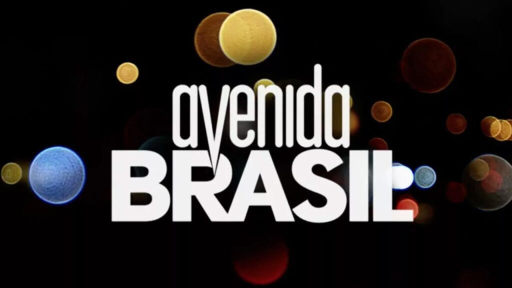 Assistir capítulo de hoje de Avenida Brasil online grátis (sexta, 14/08/2026) Logo da novela Avenida Brasil