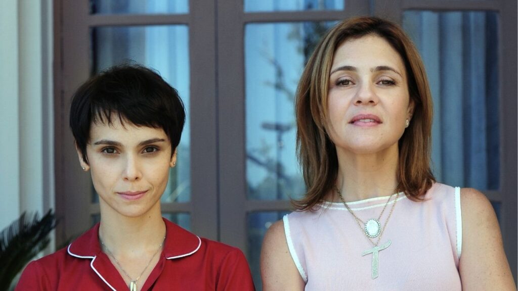 Guia de episódios de Avenida Brasil: confira o resumo completo de cada semana Débora Falabella e Adriana Esteves em Avenida Brasil