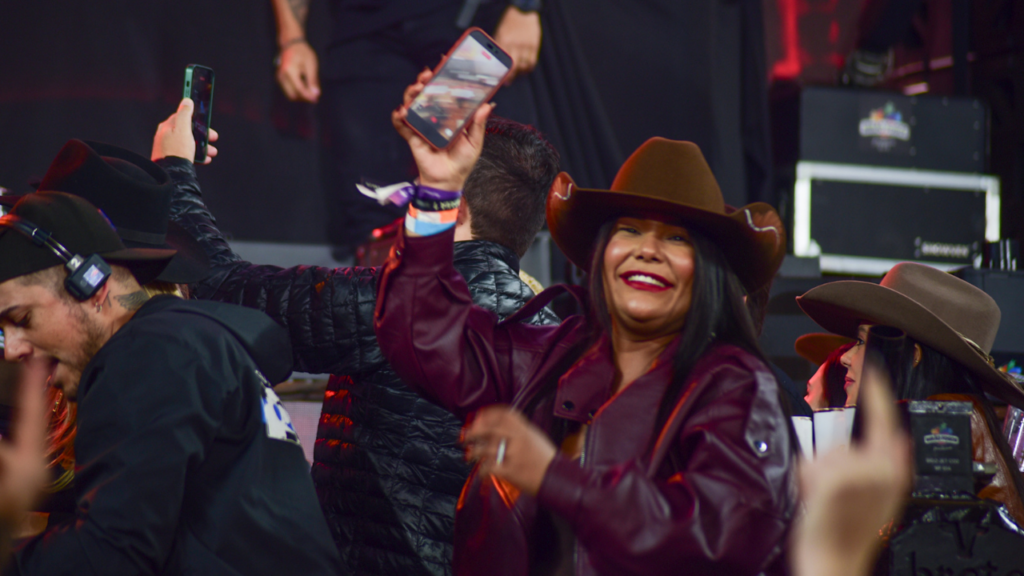 Ex-BBB Chaiany Andrade marca presença em show de Gusttavo Lima em Barretos