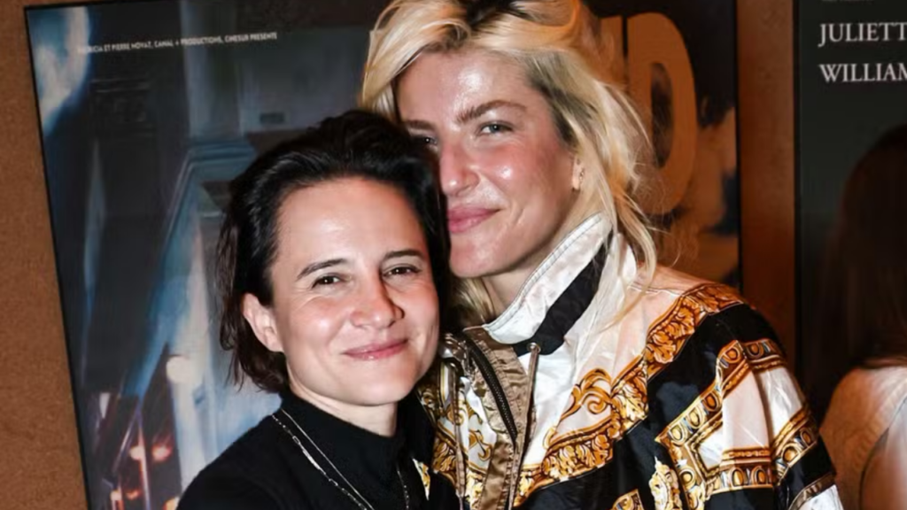 Bianca Comparato surge com nova namorada em evento após fim de relacionamento